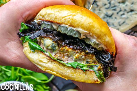 Receta De Hamburguesa De Pavo Con Queso Azul Setas Y Confitura De Cebolla