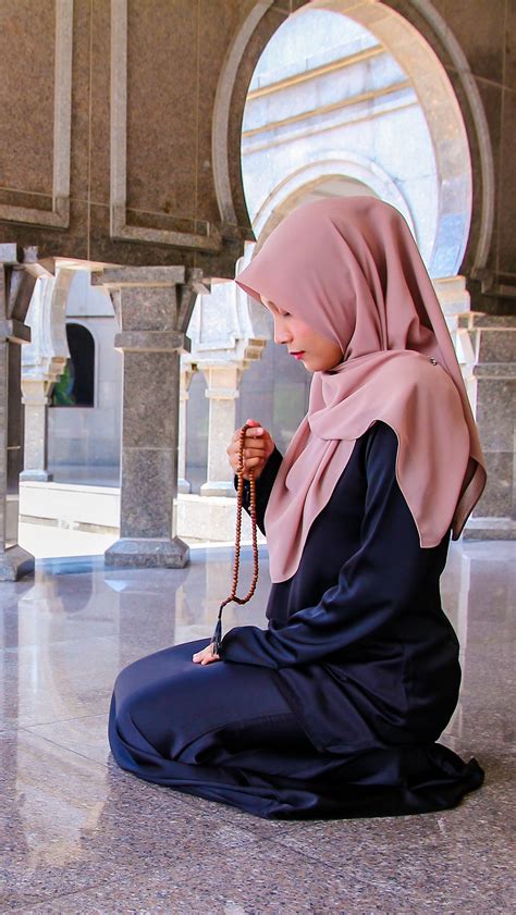 Kisah Wanita Cantik Pembenci Islam Yang Jadi Mualaf 7 Hari Kemudian