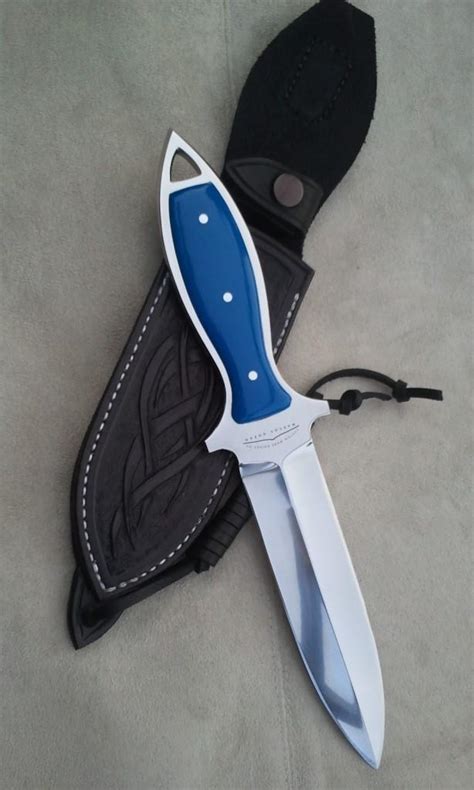 customknifeworx/ fighting knives