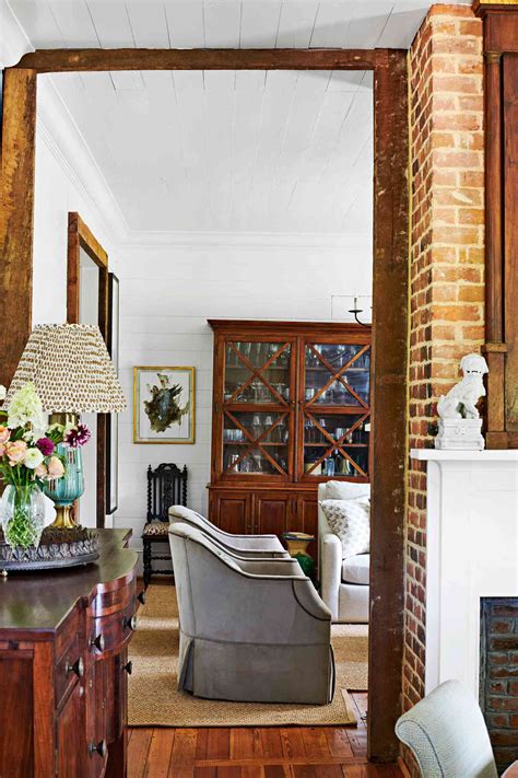 traditional brown living room design ideas