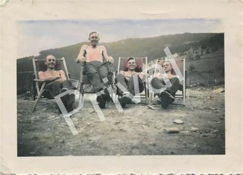 Foto Wk Ii Soldaten Freizeit Halbnackt Nude Sonnenbad Liegestuhl A