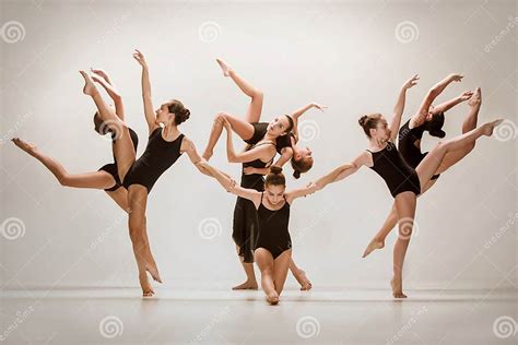 The Group Of Modern Ballet Dancers Stock Image Image Of Dancer