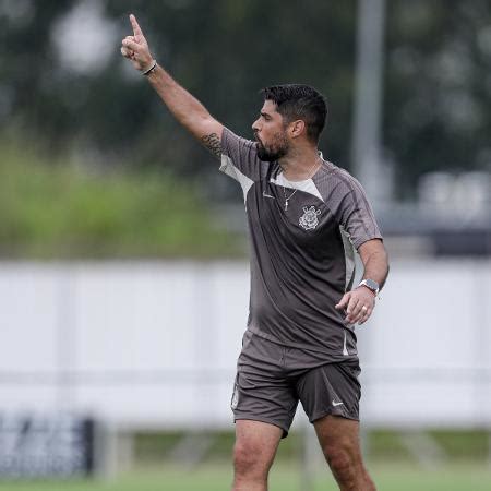 Corinthians Ant Nio Oliveira Ganha Jogadores Em In Cio De Trajet Ria