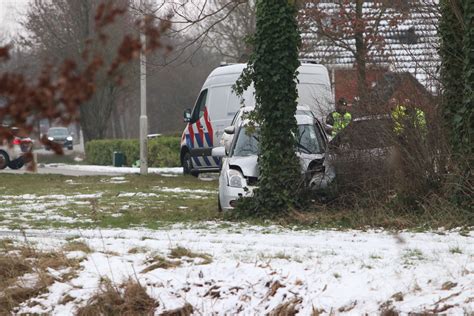 Automobilist Zwaargewond Na Botsing Tegen Boom NoorderNieuws