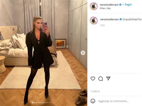 Veronica Ferraro Selfie Bollente Sotto La Giacca Ha Solo Il Reggiseno