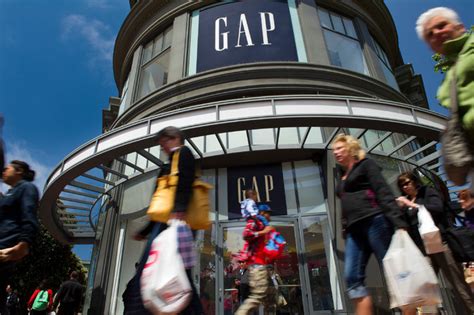 Gap Is Closing 175 Stores, Hoping for a Turnaround - The New York Times 