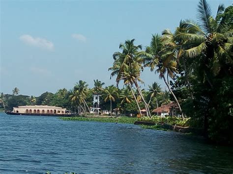 Vembanad Lake - Trip2kerala