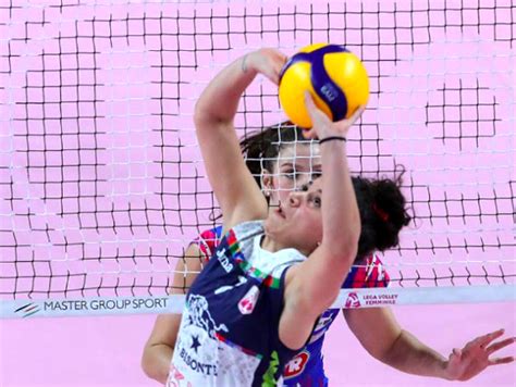 Volley Femminile Igor Novara Il Bisonte Firenze Fa Registrare Il Terzo