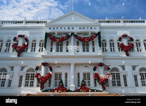 Front Entrance Of Raffles Hotel At Christmas Singapore Stock Photo Alamy