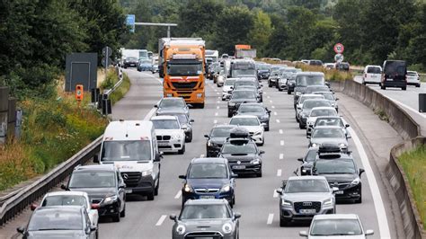 Verkehr Adac Bilanz Deutlich Mehr Staus W Hrend Der Sommerferien