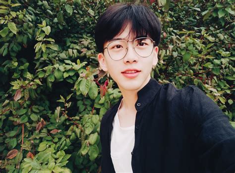 Phí Khải Minh Hot boy Trung Quốc đẹp trai với nụ cười không đổ không lấy tiền