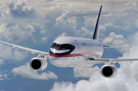 Sukhoi SuperJet 100 Reduces Engine Thrust - Aircraft Wallpaper News