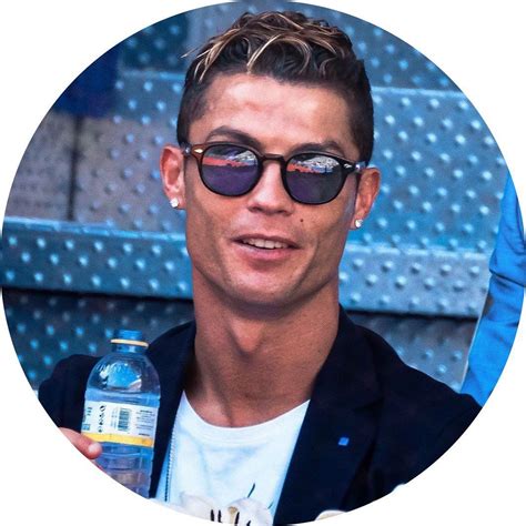 Pin By Ureadopted On Quick Saves Ronaldo Cristiano Ronaldo Wearing Glasses