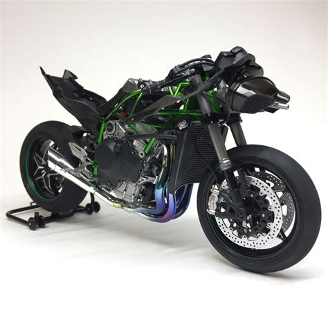 【バイク模型の作り方】タミヤ1 12 カワサキ H2r 製作記8 カウルの表面処理 雑食プラモ備忘ログ