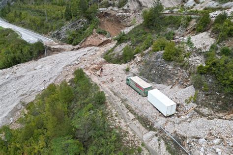 Poplave u BiH uzdrmale i Luku Ploče Onemogućena dostava i otprema