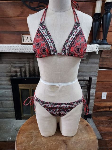 Hot Sexy Gray Allen Bikini Pics