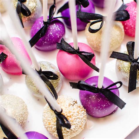 26 Of The Best Cake Pop Recipes To Satisfy Your Sweet Tooth