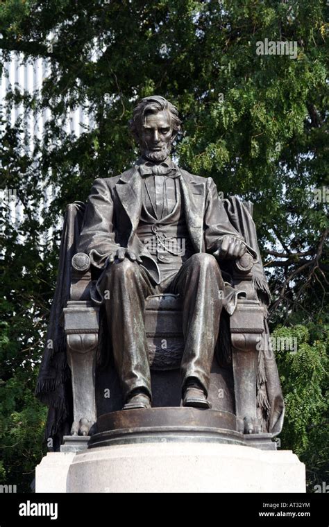 Abraham Lincoln Statue in Grant Park, Chicago Stock Photo - Alamy