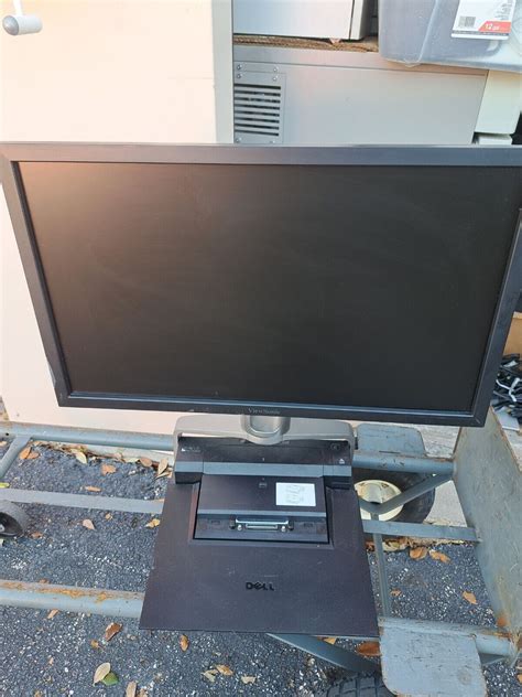 Viewsonic Va M Taa Vs Lcd Monitor With Dell Docking Station