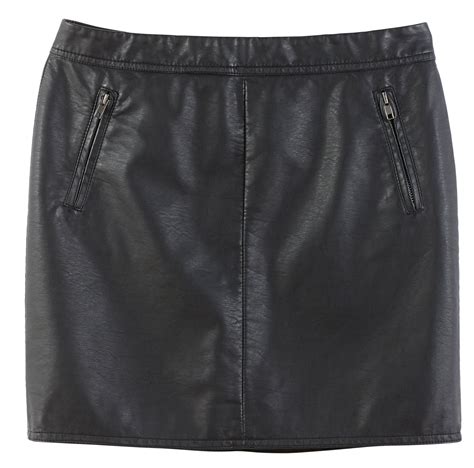 Comment porter le short en cuir en plein été Les conseils de