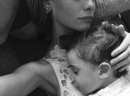 Em Clique Raro Alinne Moraes Posta Foto Ao Lado Do Filho De Anos