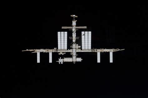 Station Spatiale Internationale Et Navette Atlantis Rencontre Dans L