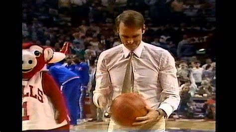 Rick Barry Makes Free Throw With Eyes Shut During Bulls Cavs Game Youtube