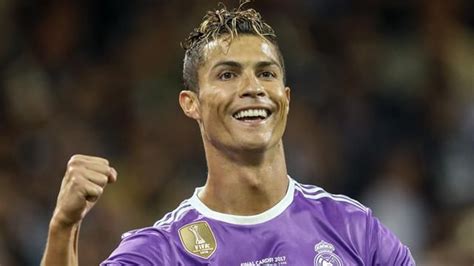 Cristiano Ronaldo Papa De Jumeaux Le Footballeur Sort Du Silence