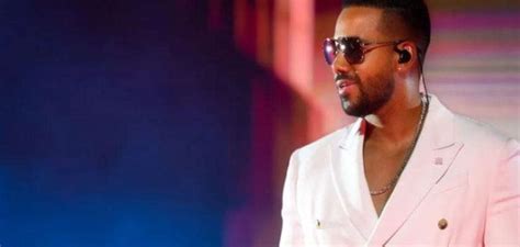 Romeo Santos Polic A Se Rob El Show Al Cantar Junto Al Rey De La