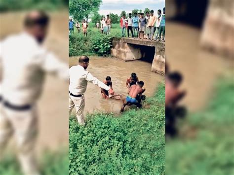 Dead Body Of Young Man Found With Friends Found In Canal हादसा