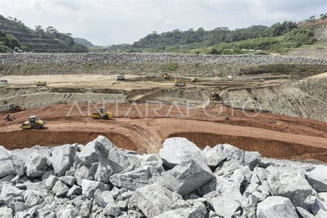 Proyek Strategis Nasional Bendungan Leuwikeris Antara Foto