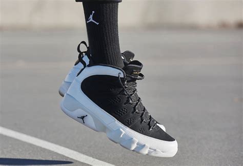 黑白与黑红两大经典配色！两双 Air Jordan 9 新品官图释出 球鞋资讯 Flightclub中文站sneaker球鞋资讯第一站