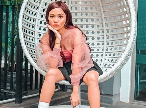 8 Hot Sexy Rachel Goddard Bikini Pics