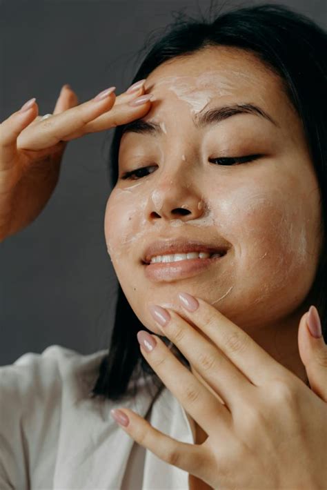 Cómo cuidar y preparar tu piel antes del maquillaje Valuna co