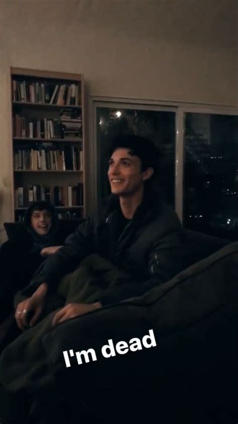 I SHIP SO MANY WITH TROYE SOMEONE HALP MEH Troye Sivan Cute Gay Couples Cute Gay