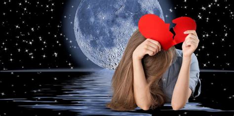 The 3 Zodiac Signs Who See Heartbreak During The Full Moon In Pisces