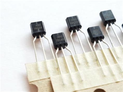KSA992F transistors 10pcs sub for 2SB641 2SA493 2SA620 2SA640 2SA722 ...