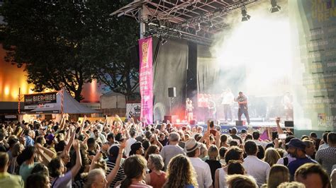 Stuttgart Sommerfestival Der Kulturen Startet Auf Marktplatz Swr Aktuell