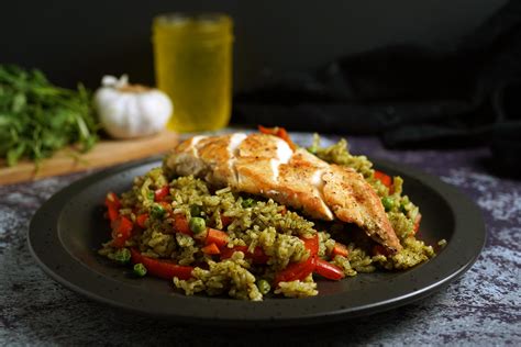 Arroz con Pollo Receta Plato Estilo Peruano Perú