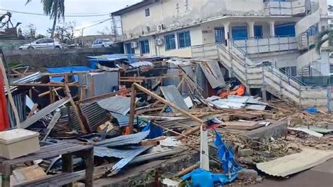 Cyclone Chido Mayotte Le Casse T Te Des Secours Pour Acc Der Aux