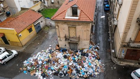 Palermo La Lotta Contro Il Tempo Di Rap Tonnellate Di Rifiuti Da