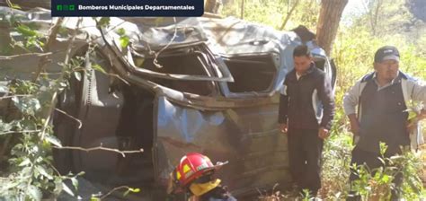 Vehículo cae a un barranco en Patzún Al Día