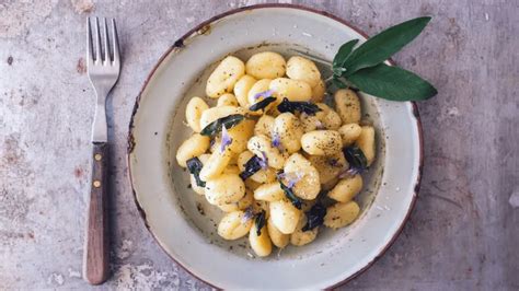 Nhoque de batata roxa é leve e super saboroso veja receita da Carole Crema