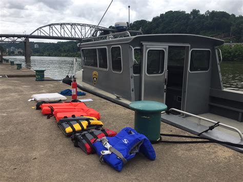 Wv Metronews Dnr Officers Discuss Boat Safety Ahead Of Memorial Day Weekend Wv Metronews