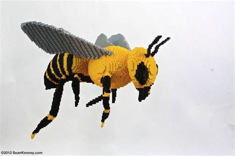 Meticulously Constructed Wildlife Sculptures Made Entirely Out Of Legos