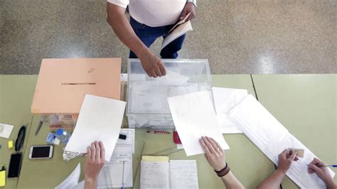 Desde El Mirador De Javaloys Los Espa Oles Y El Manual Del Perfecto