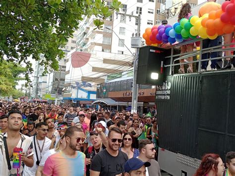 Parada Da Diversidade Agita Tarde Em Balne Rio Cambori