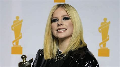 Avril Lavigne Deve Ter Document Rio Sobre Vida E Carreira Em Plataforma