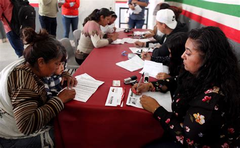 Entrega De Tarjetas De Becas Benito Ju Rez Y Bienestar En Sedesol