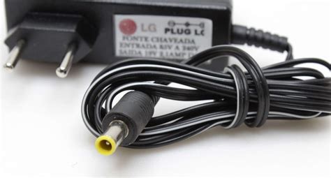 Fonte Chaveada 19v 2 1a Plug P4 Pino Agulha Positivo No Meio